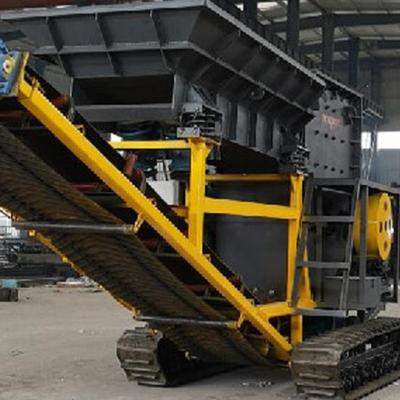 240t/H η διαδρομή αντιολισθητικών αλυσίδων τοποθέτησε τον κινητό θραυστήρα σφυριών για τα συνολικά λατομεία